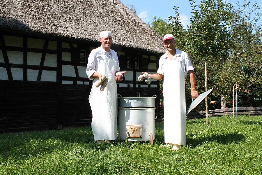 Traditionelles Schlachtfest im Museumsdorf