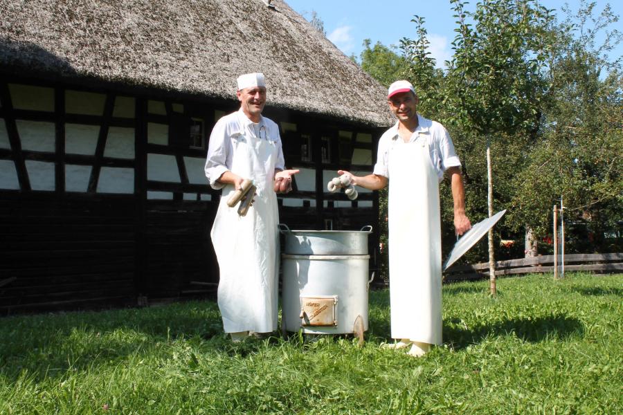 Traditionelles Schlachtfest im Museumsdorf
