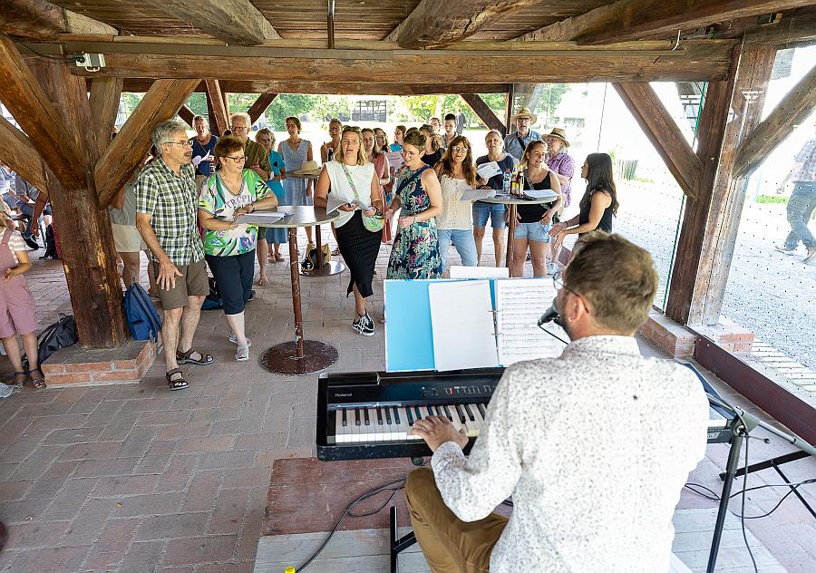 „Lauthals!“: Das Museumsdorf Kürnbach lädt wieder zum offenen Singen für alle