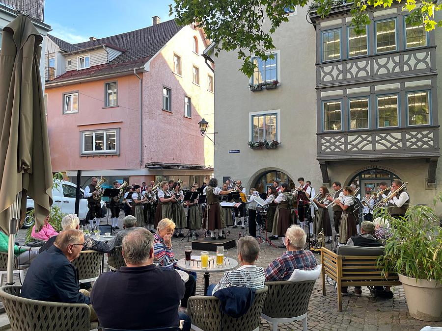 Musikkapelle Gebrazhofen gestaltet Standkonzert
