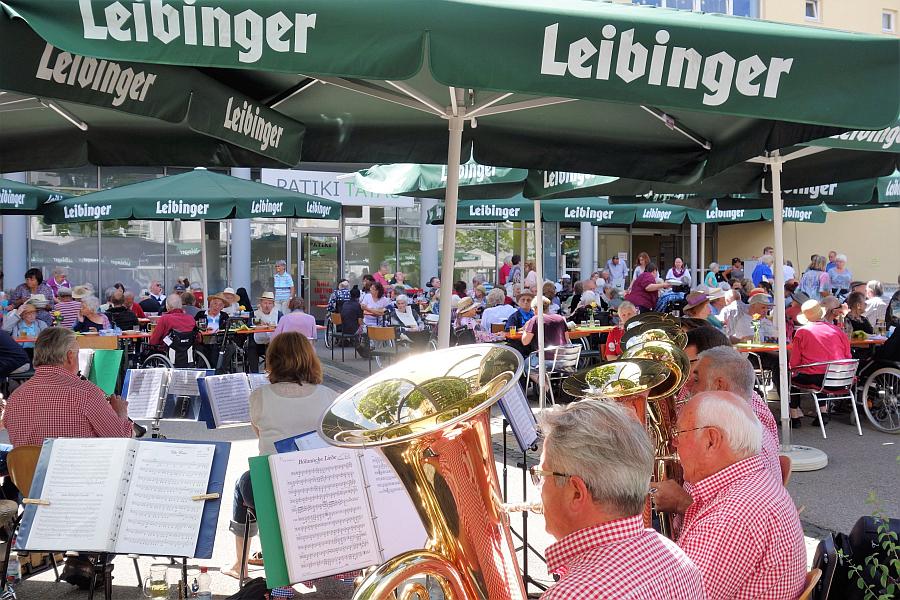 Sommerfest mit Flohmarkt, Musik und Programm