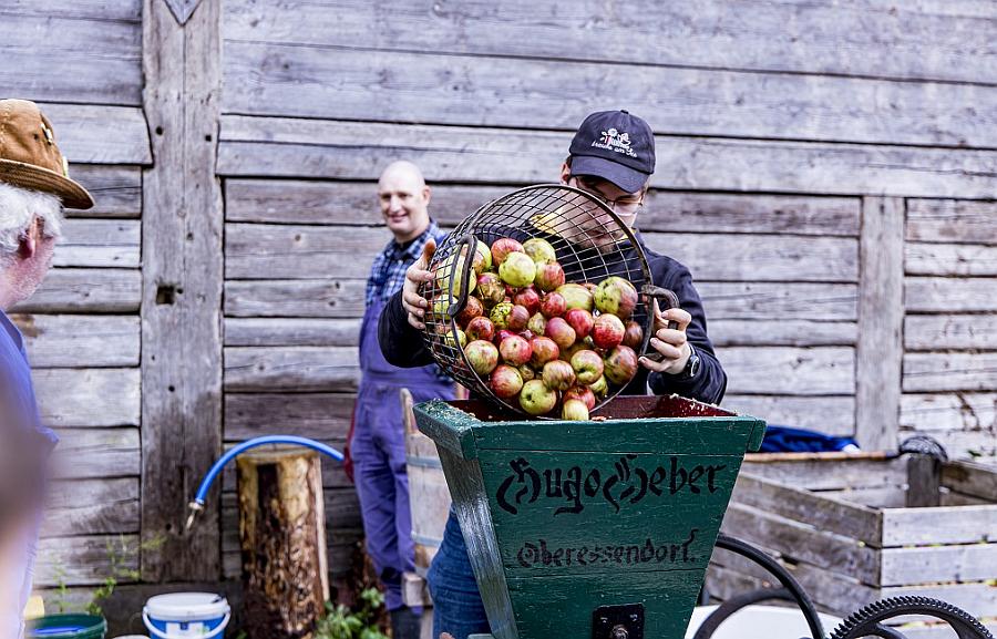 Apfel- und Kartoffeltag, Häkeln, Stricken und Brot Backen
