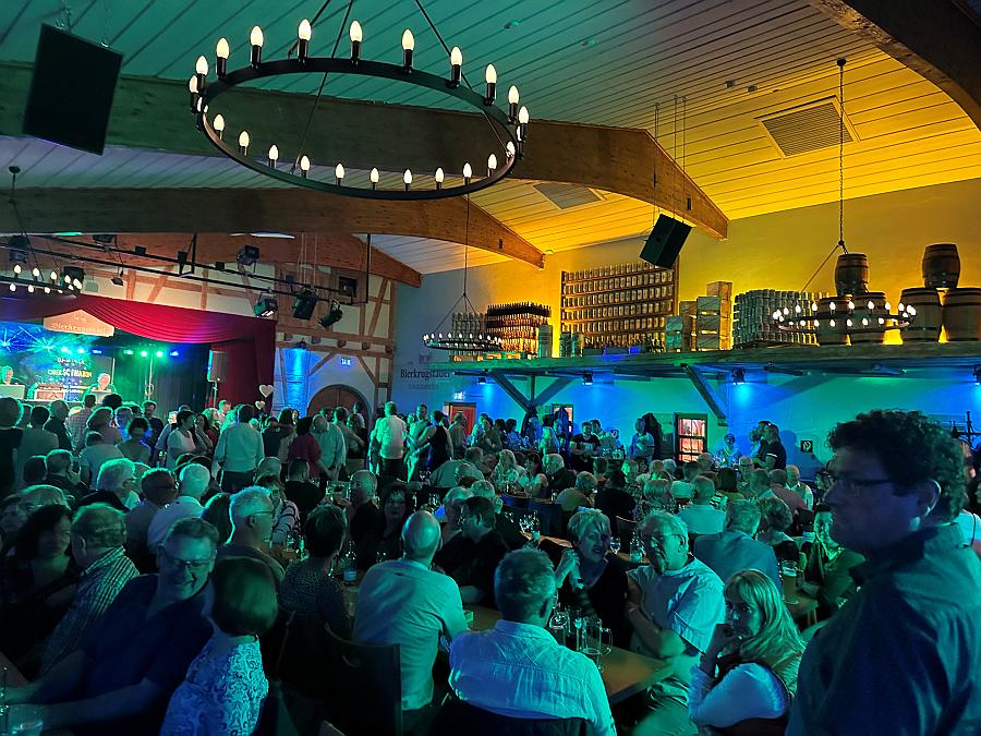 Tanz in den Mai – die Tanzparty im SCHUSSENRIEDER Bierkrugstadel