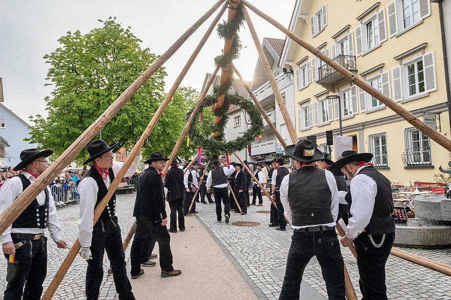 Maibaumstellen auf der Hochstatt