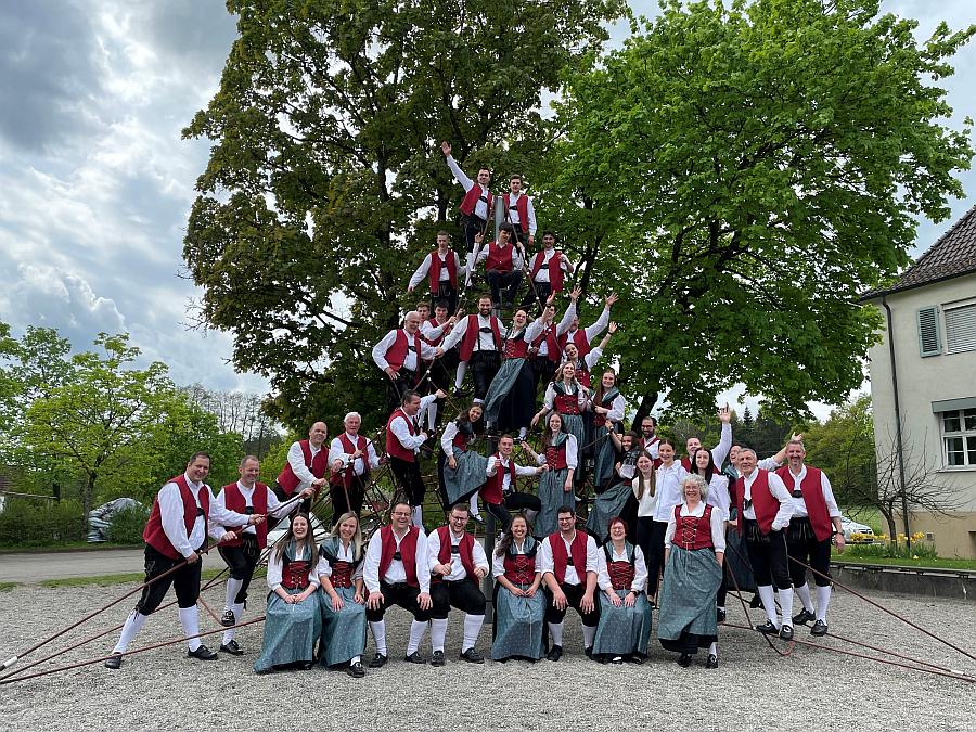 Musikverein Concordia-Michelwinnaden spielt im Biergarten der Schussenrieder Brauerei Ott
