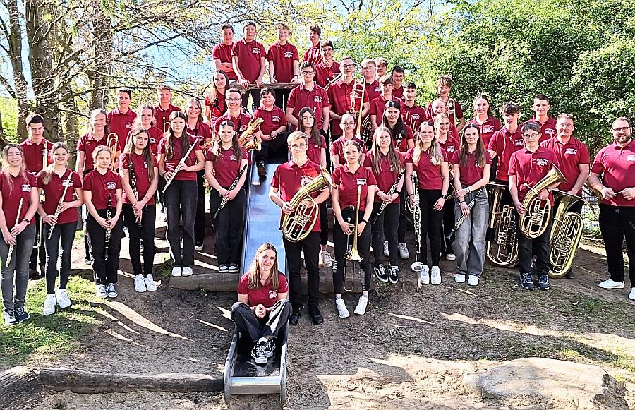 Stadtjugendkapelle und Pikkolino-Band treffen Radio Hollerbusch